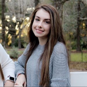 Meet your Posher, Olivia